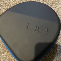 UE Headphone - great noise cancelling for flights or games