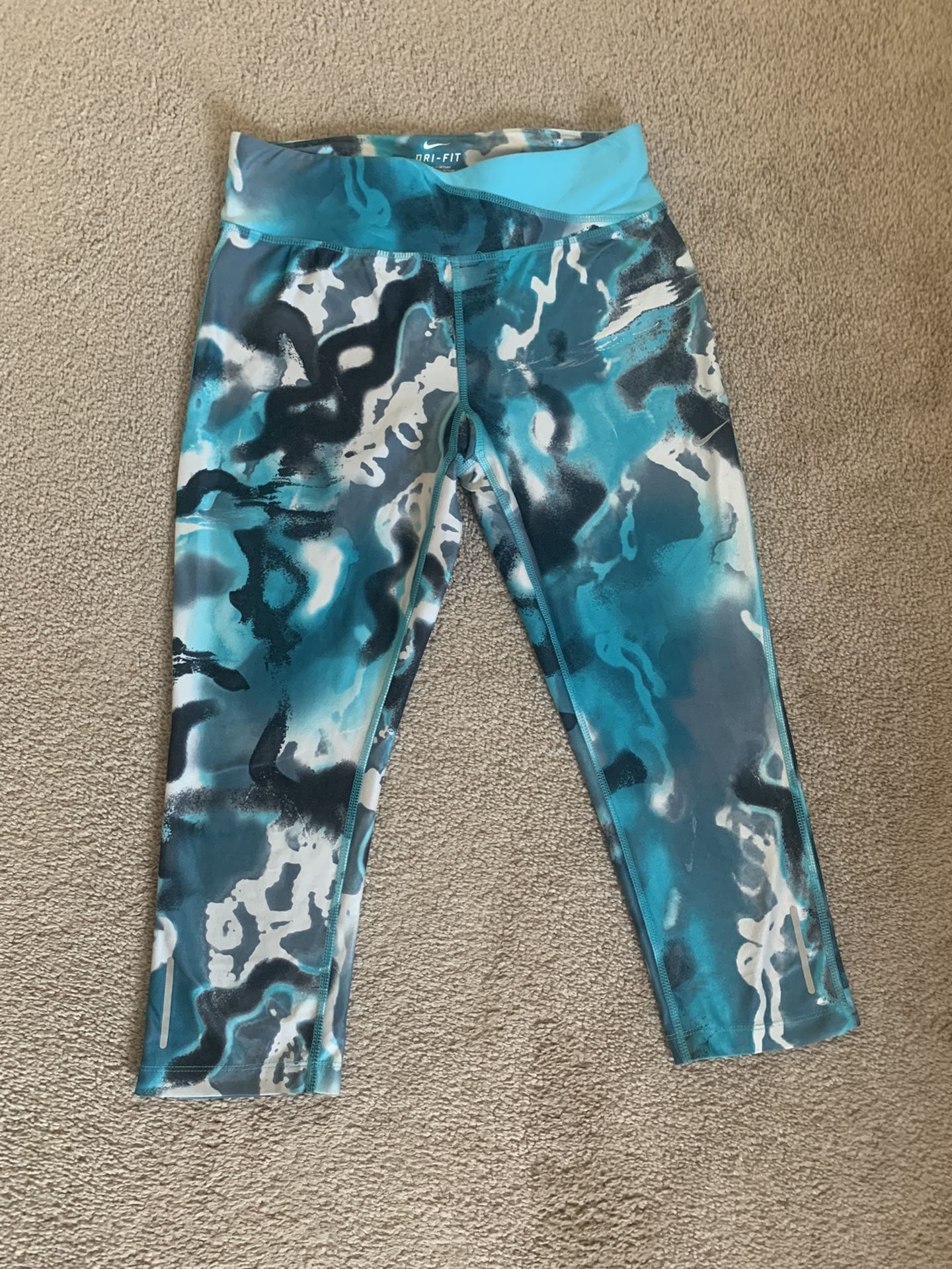 Nike Legend 2.0 Women’s Leggings Size Small Blue Camo