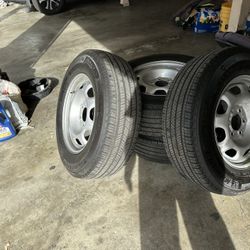 Rines Y Llantas Buenas De Una Ford F 150 2022