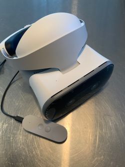 Google Daydream VR headset - standalone, with wireless remote - used twice only! LIKE NEW