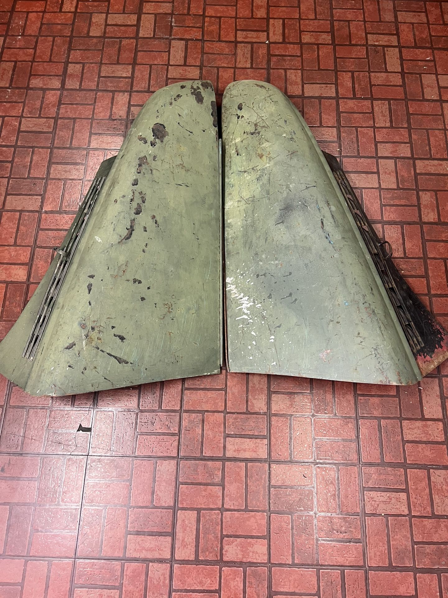 19 41–46 Chevy pick up hood