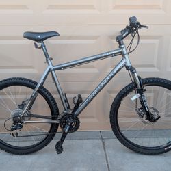 26"X2.0. MOTOBECANE TH400 MENS MOUNTAIN BIKE. (L).21". LIKE NEW 👌🏼