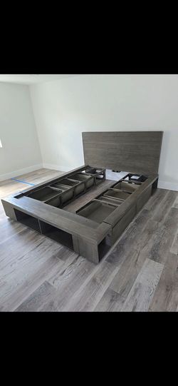 Queen size platform bed