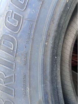 Semi truck tires size 275/80/R22.5 Bridgestone traccion