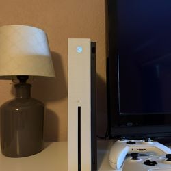 Xbox 1 2 Controllers