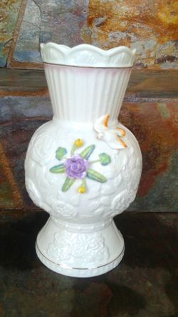Belleek Songbird Vase