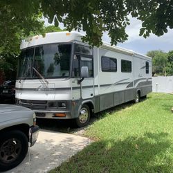 2000 Winabago Adventure 35ft