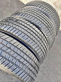 285/45/22 Michelin Selling a set of 4 tires in excellent condition 🫡