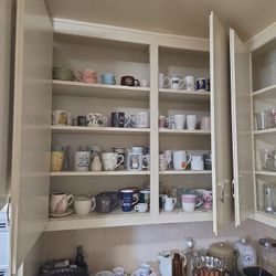 Lots of kitchen stuff in perfect condition