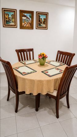 Juego de sala y de comedor ,mas otros articulos_ Living room and dining room set, plus other articles.