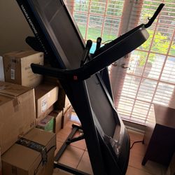 Horizon Treadmill Like New
