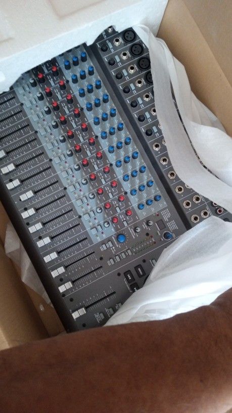 CONSOLA DE 12 CANALES PARA MUSICA