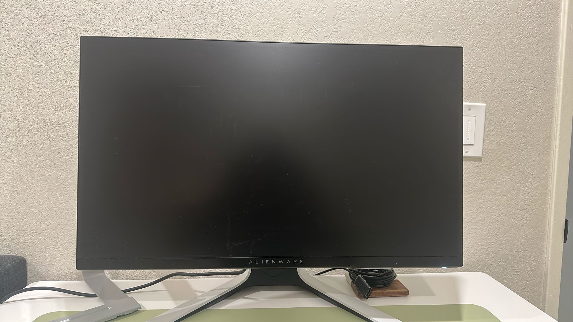 Alienware 27 Inch 240 FPS Gaming Monitor (white)