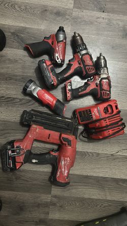 TaladrosY Pistola De Grapas Lámpara Con Cargador 