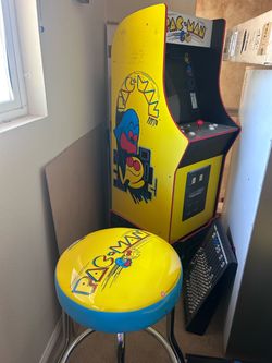 Mini Pac-Man game with stand and chair