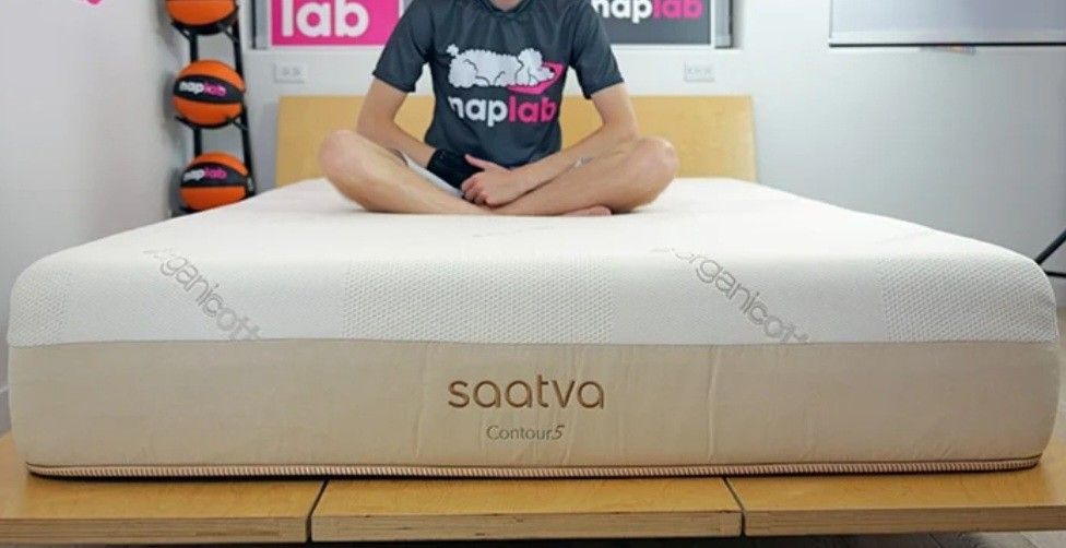 King Saatva Contour 5 Memory Foam Mattress Medium