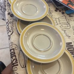 Stoneware dinnerware set for oven use, dishwasher safe, home style, 5 pieces of 6 inches, made in Japan, green with a yellow line.