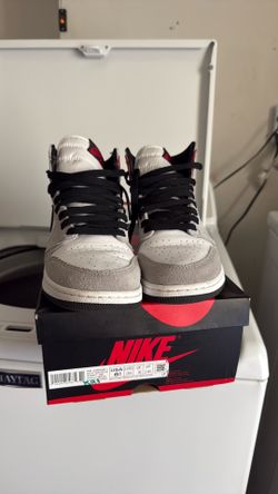 Retro High Big Kids Size 6.5 equivalent to Woman’s 8