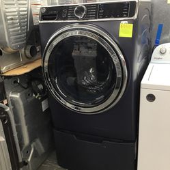 New Scratch And Dent GE Front Load Washer. 1 Year Warranty 