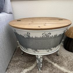 Coffee table w/ storage