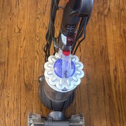 Dyson vacuum/It is excellent— 100