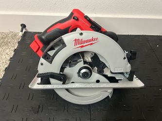 Milwaukee M18 18V Lithium-lon Brushless Cordless 7-1/4 in. Circular Saw (Tool-Only)