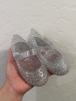 Old navy  sandles size 7