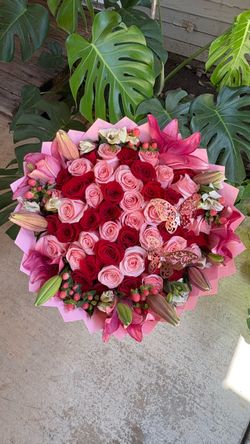 Ramo buchon roses flower bouquet