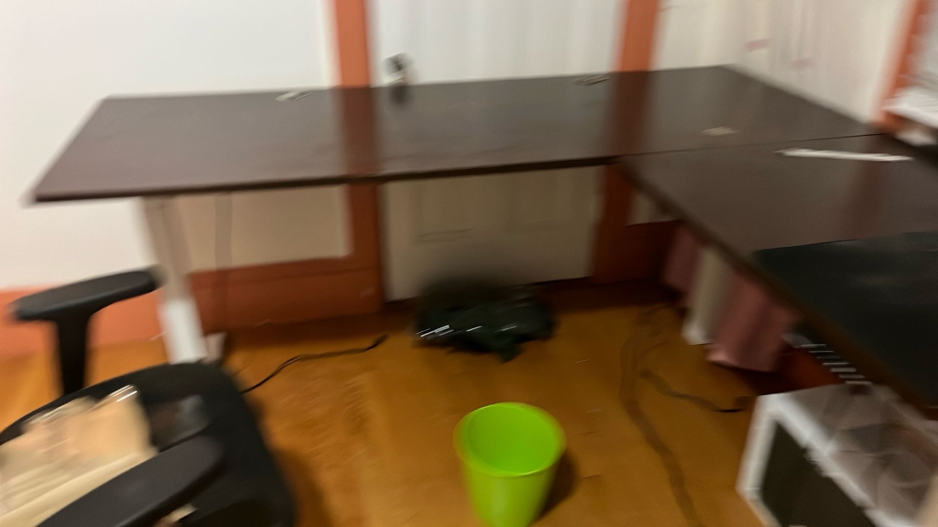 computer desk;
