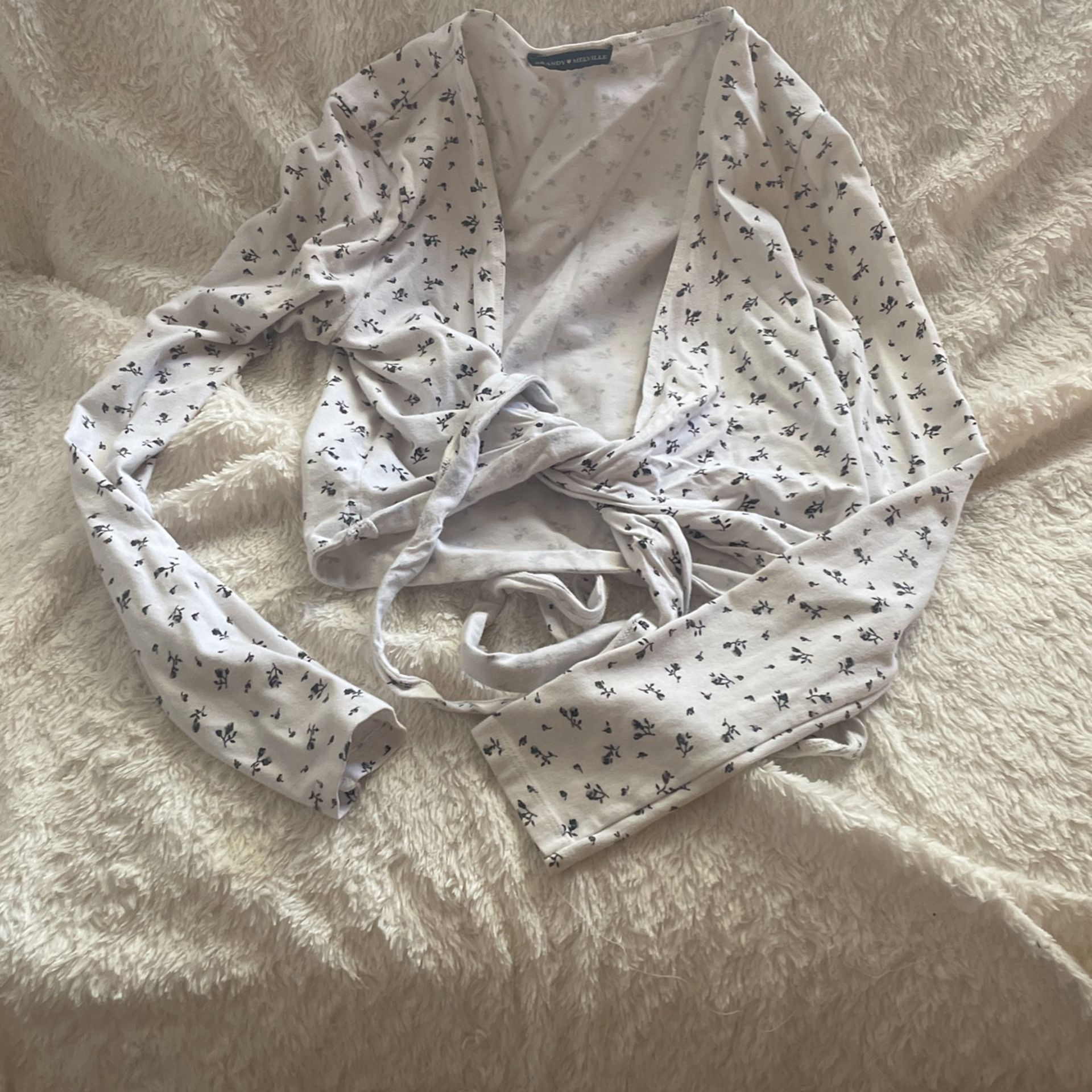 Brandy Melville Long Sleeve Crop Top