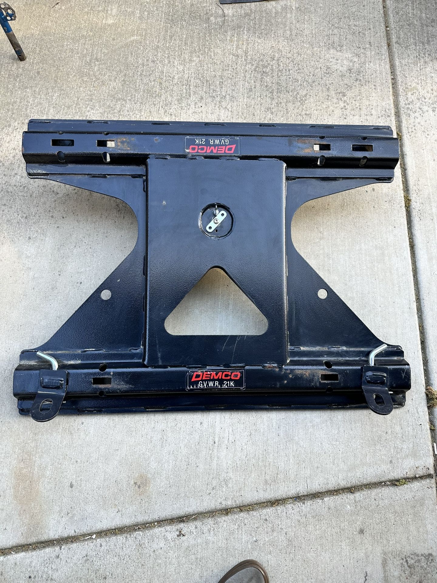 Demco 5th wheel Receiver Adapter Chevy Silverado