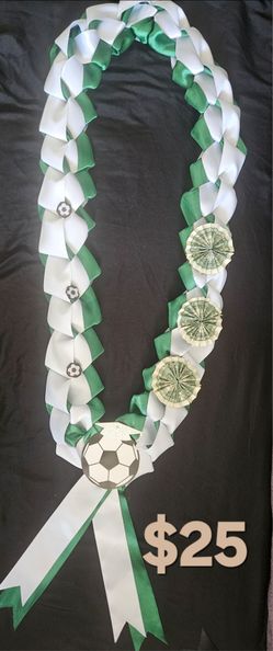 Collares y regalitos para sus graduados pregunten sin compromiso estoy en san ysidro.