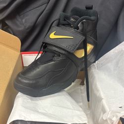 Nike Air Diamond Turf Premium ’Signing Day’