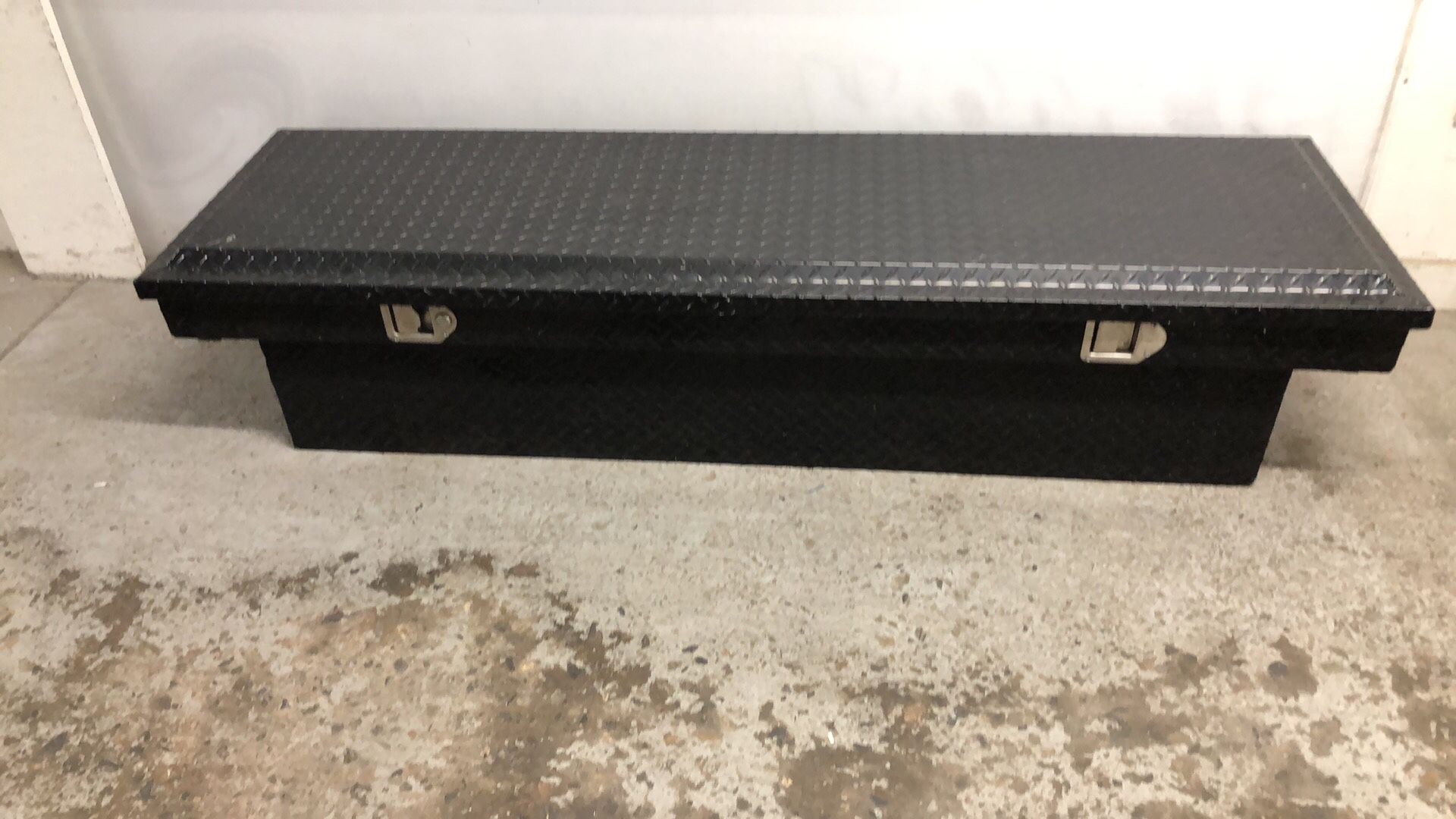 70”wx18”dx15”h Very Good Condition Aluminum toolbox track almost new