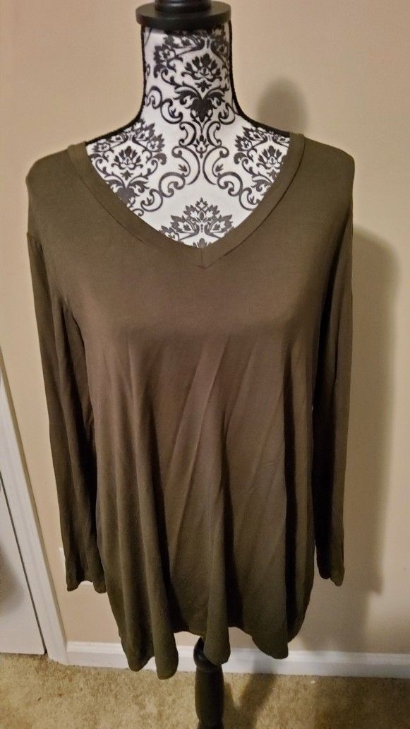 Perfectly Priscilla Olive Green V Neck Top Size Medium