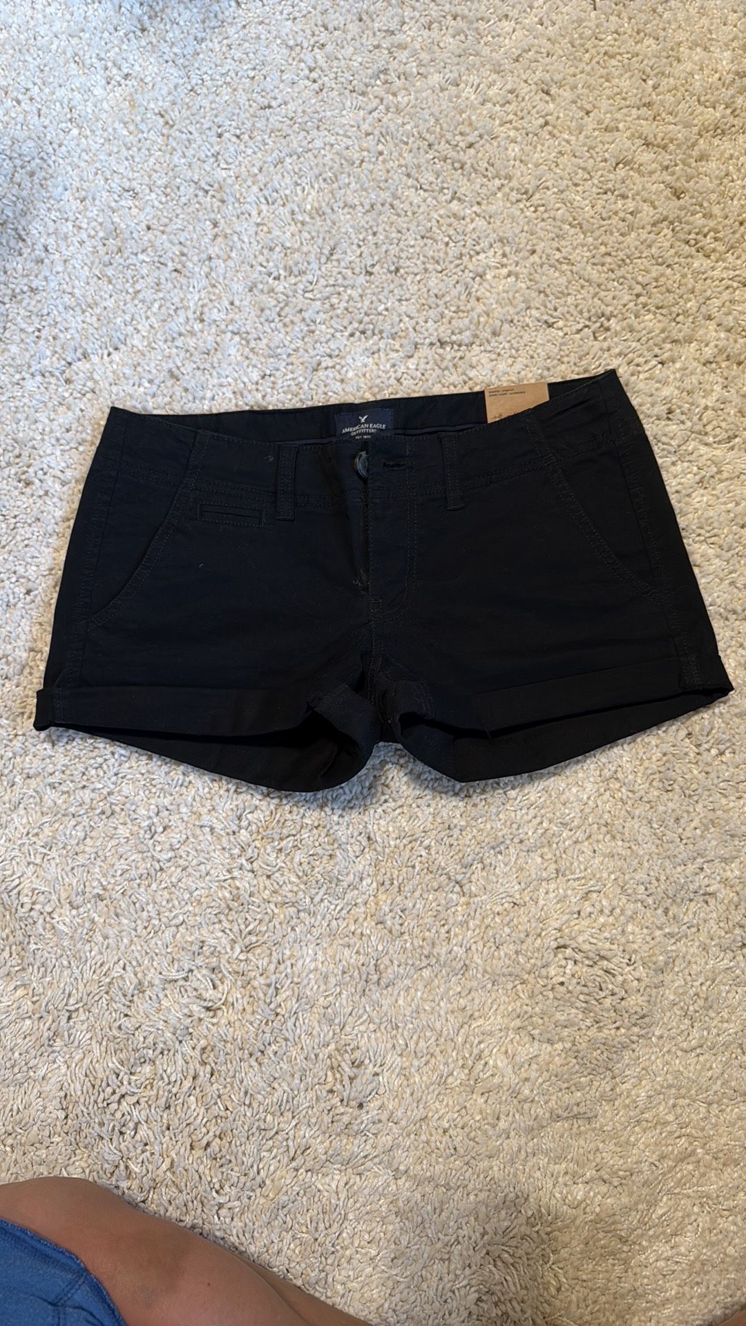 American Eagle Outfitters black Shorts Cotton elastin low rise 4 shortie new