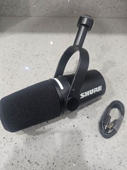 Shure MV7+ USB/XLR Hybrid Microphone for Podcasting, Recording, Live Streaming & Gaming, Built-in Headphone Output, All Metal USB/XLR Dynamic Mic, Voi