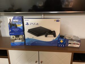 Photo PS4 Brand New Bundle!! Steal deal! Brand new with 3 controllers / 7 games / 1 year of PSN / with original Receipt!!