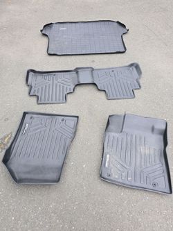 Floor liners for a Nissan murano