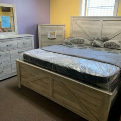 3 Pc Queen Bedroom set (Bed w/ dresser and mirror) $10 down same as ca