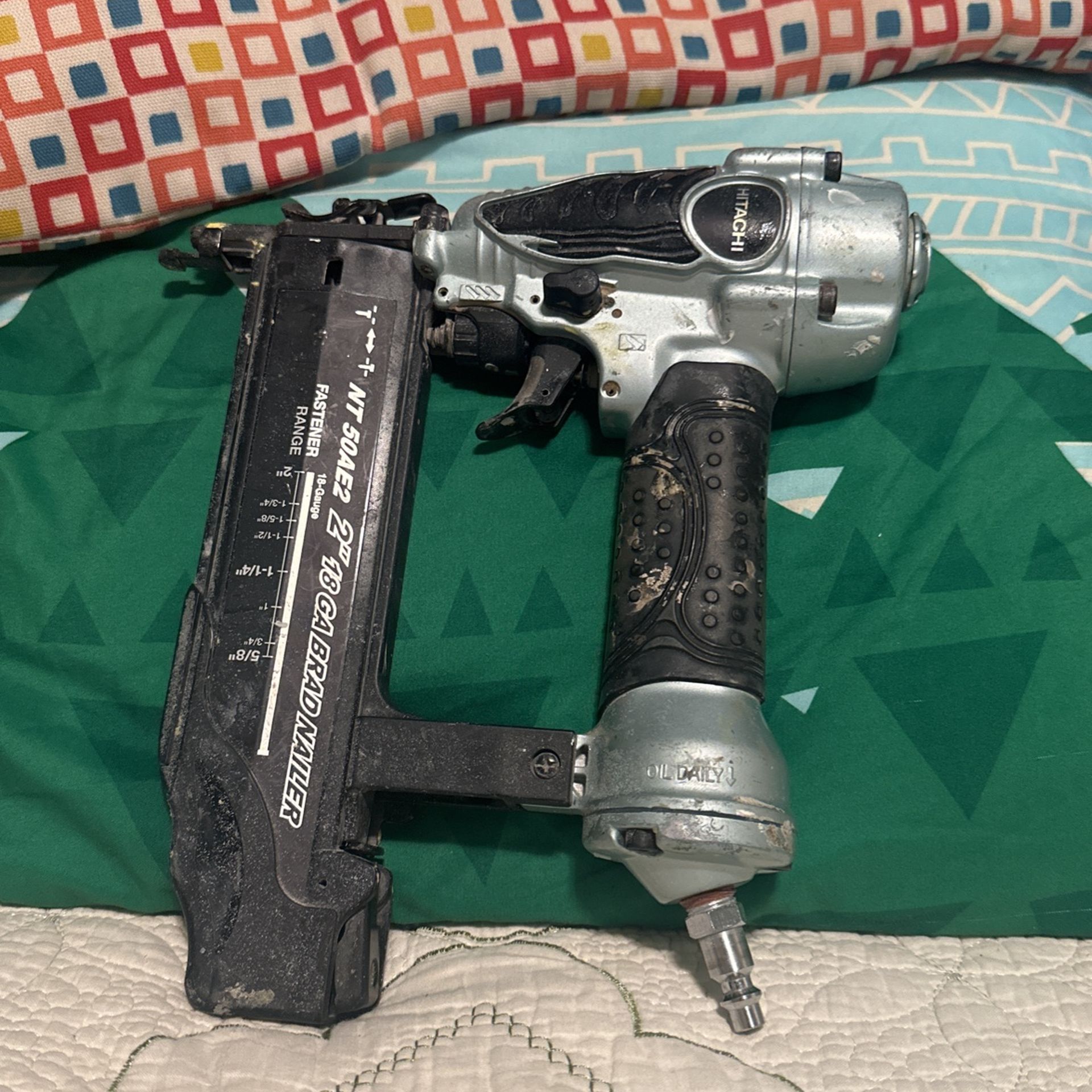 Hitachi 18-Gauge 5/8-Inch to 2-Inch Nail Gun