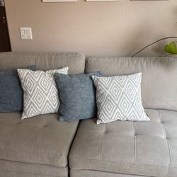4 Couch Pillows Machine Washable With Removable Covers
