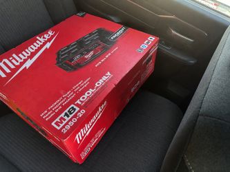 Milwaukee m18 PACKOUT Radio