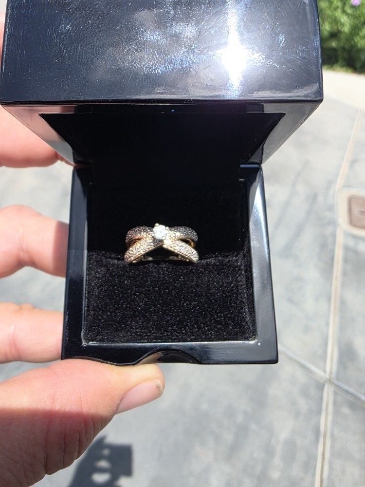 14k Yellow Gold Ladies Engagement Ring With Diamonds