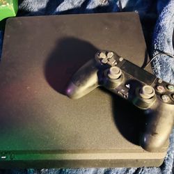  PlayStation 4 Slim With Controller Tested