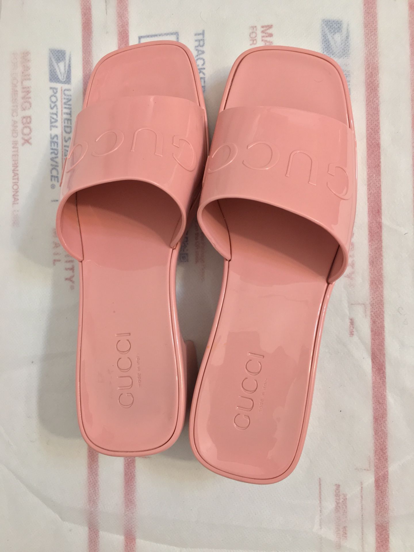 GUCCI Wild Rose Pink Rubber GG Logo Slides Heel Mules Sandals size 38. Step out in style with these chic Gucci slide sandals. Featuring a sleek pink d