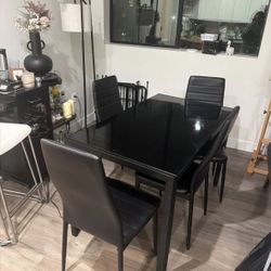 5 pc dining set (4 chairs glass top table) 