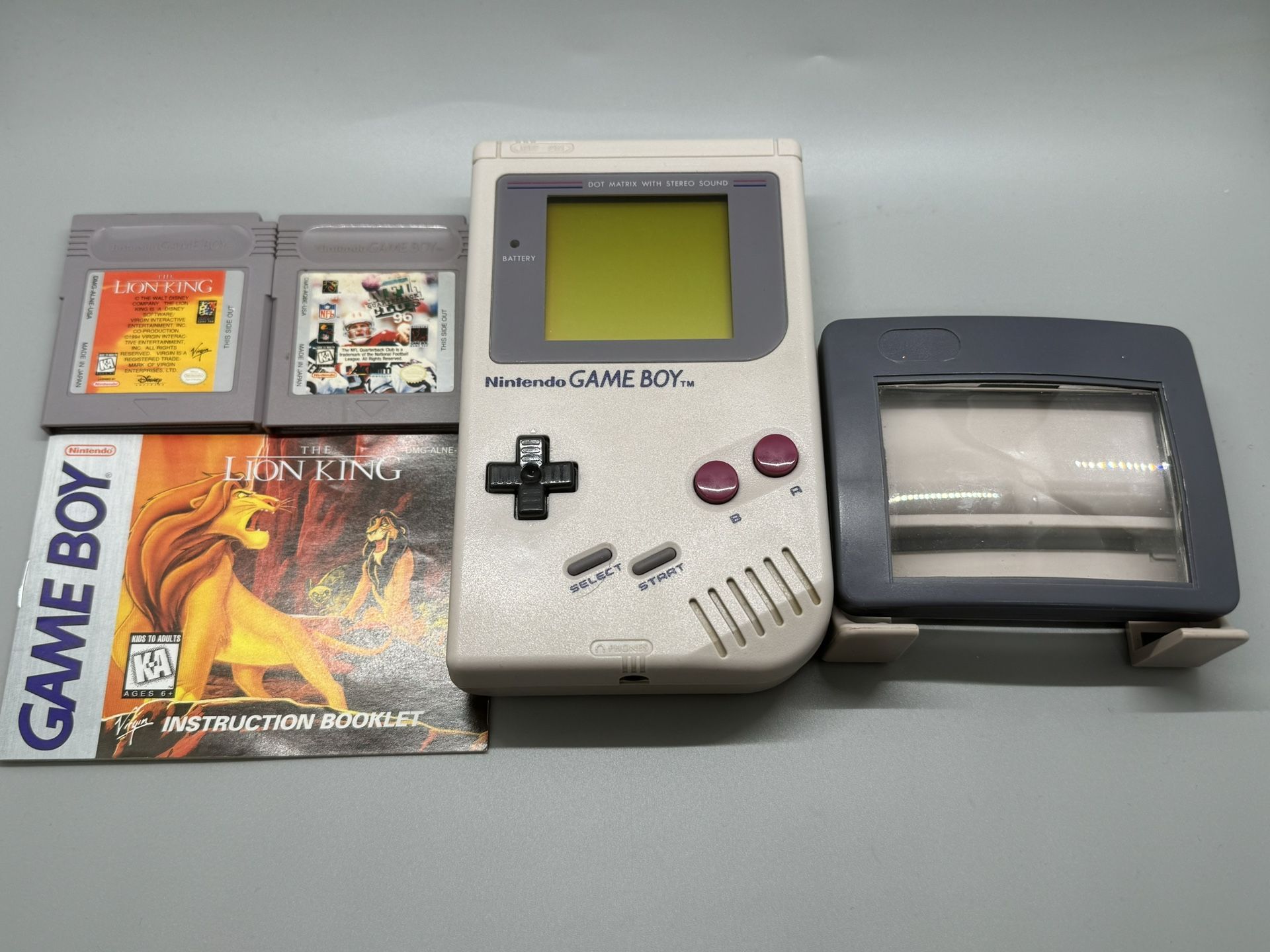 Vintage 1989 Nintendo GameBoy Grey DMG-01 With Game Light & 2 Games (lot 1)