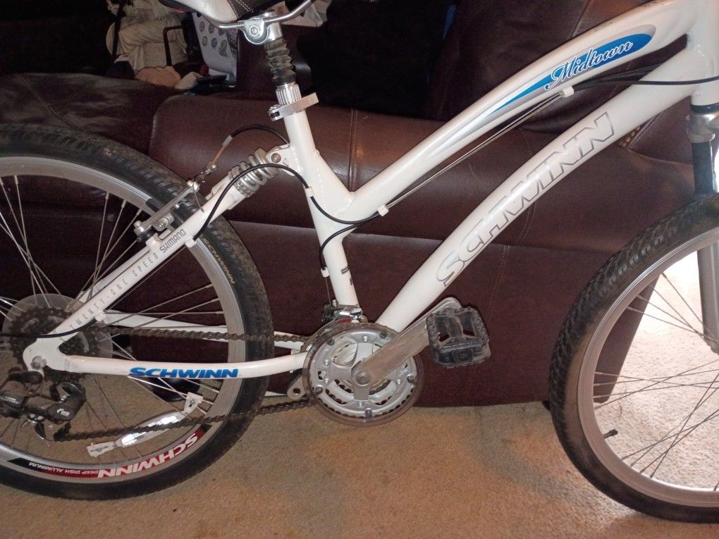 Schwinn Women's 26" Midtown Comfort Bike. 