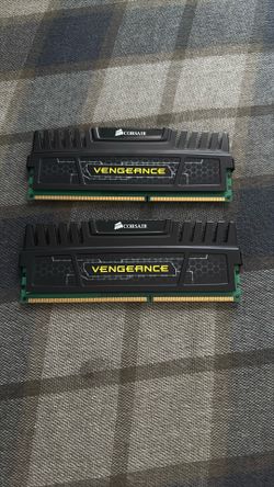 CORSAIR - VENGEANCE 32GB (2×16GB) DDR4 3600MHz C18 UDIMM Desktop Memory - Black